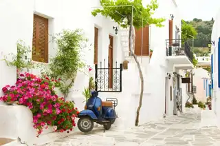 Where and how to rent a scooter in Paros?