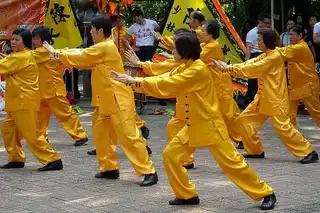 On the steps of Bruce Lee and kung-fu in Hong Kong