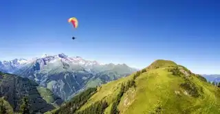 7 places to make paragliding in the Alps