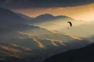 8 places to make paragliding in the Pyrenees