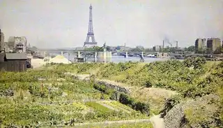 Rare pictures in Paris colours taken 100 years ago