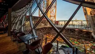 Restaurant Eiffel Tower : dine on the first floor on the 58