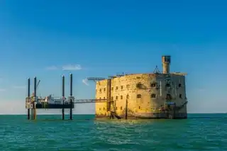 Visit Fort Boyard: overflight, cruise, excursion