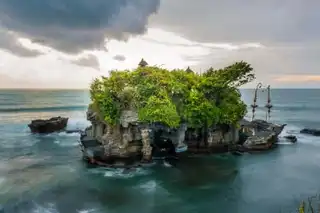 Visit the Temple of Tanah Lot in Bali : tickets, prices, times