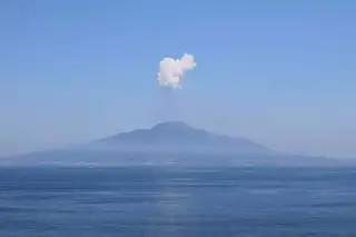 Visit the Vesuvius, the famous volcano of Naples