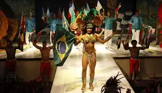 Attend a samba show and dine at "Plataforma" (Rio)